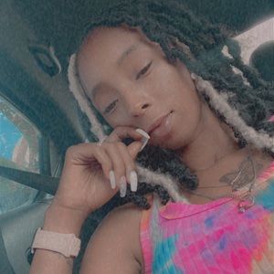 Meet your Posher, Crystal